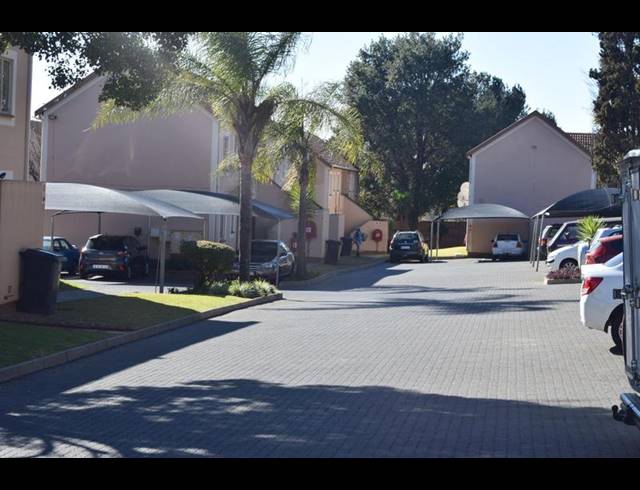 2 BEDROOM TOWNHOUSE FOR SALE IN KEW